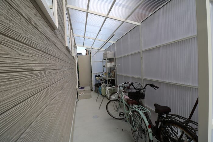 松江市 外構工事 自転車置き場と屋根設置によるエクステリア施工事例