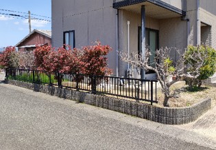 松江市で施工した木調フェンスの外構リフォーム
