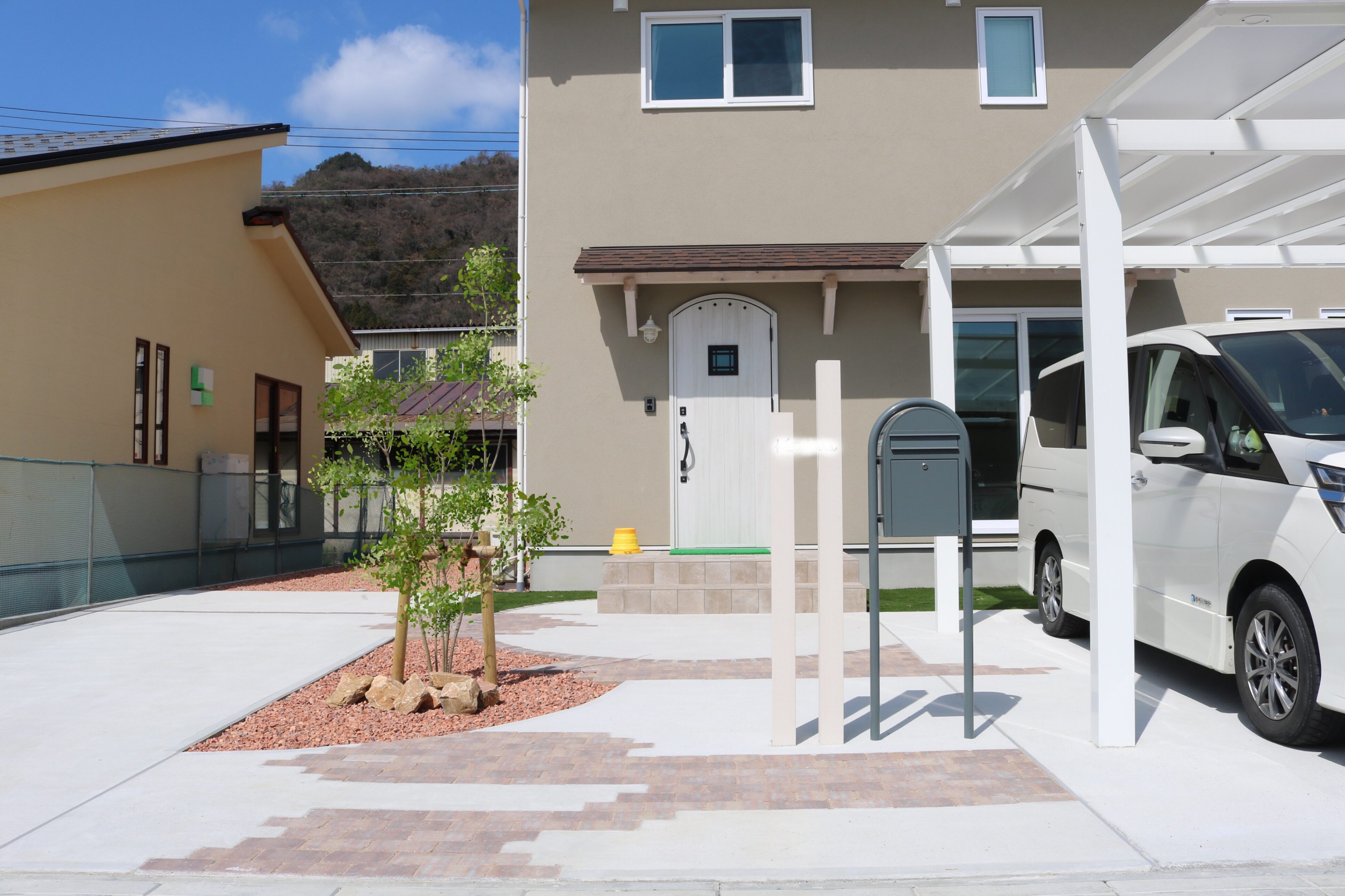 松江市 外構工事 玄関前アプローチと植栽デザイ