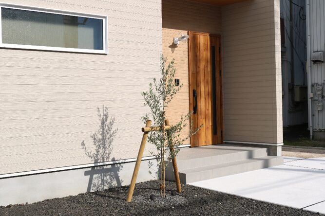 松江市 外構リフォーム 玄関前アプローチとフェンス施工事例