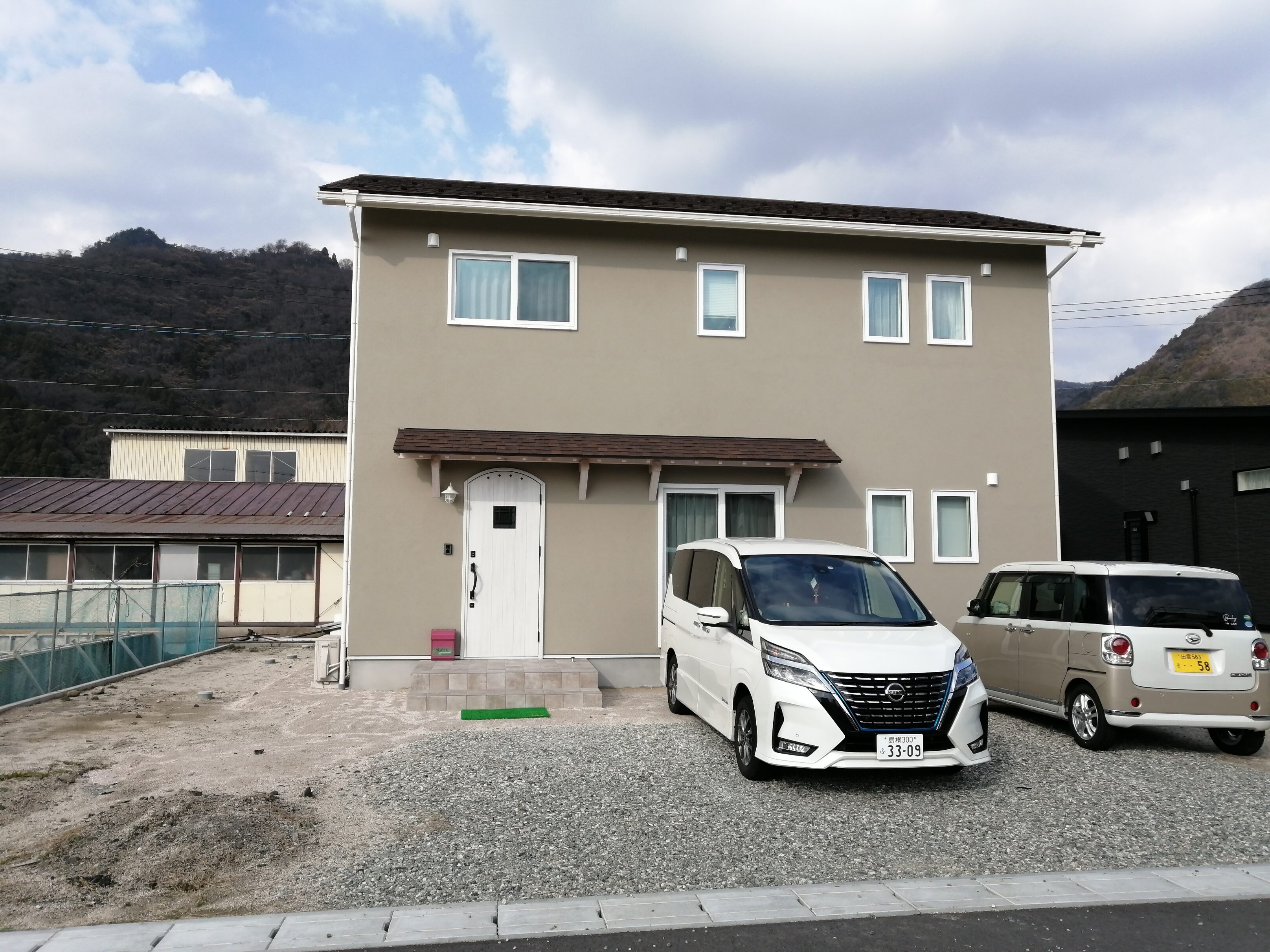 松江市 外構リフォーム前の駐車スペース