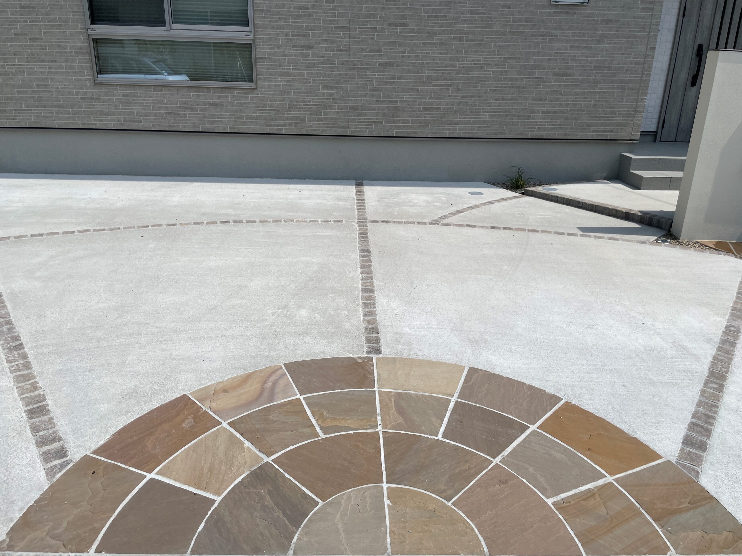 松江市 外構リフォーム 石張りアプローチと駐車場のデザイン事例