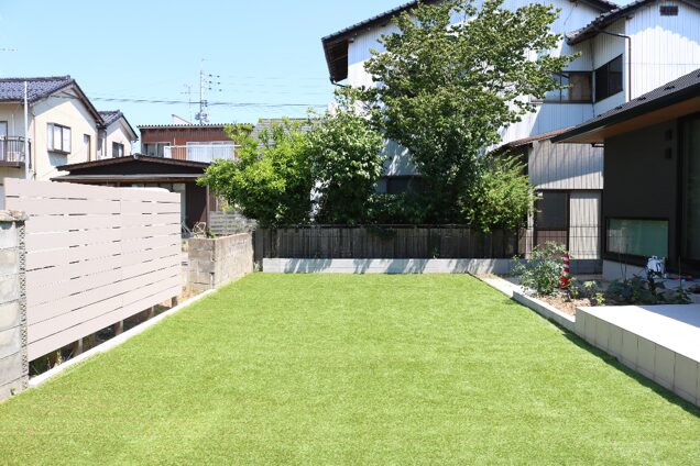 松江市 外構工事 芝生を敷いた広い庭の事例
