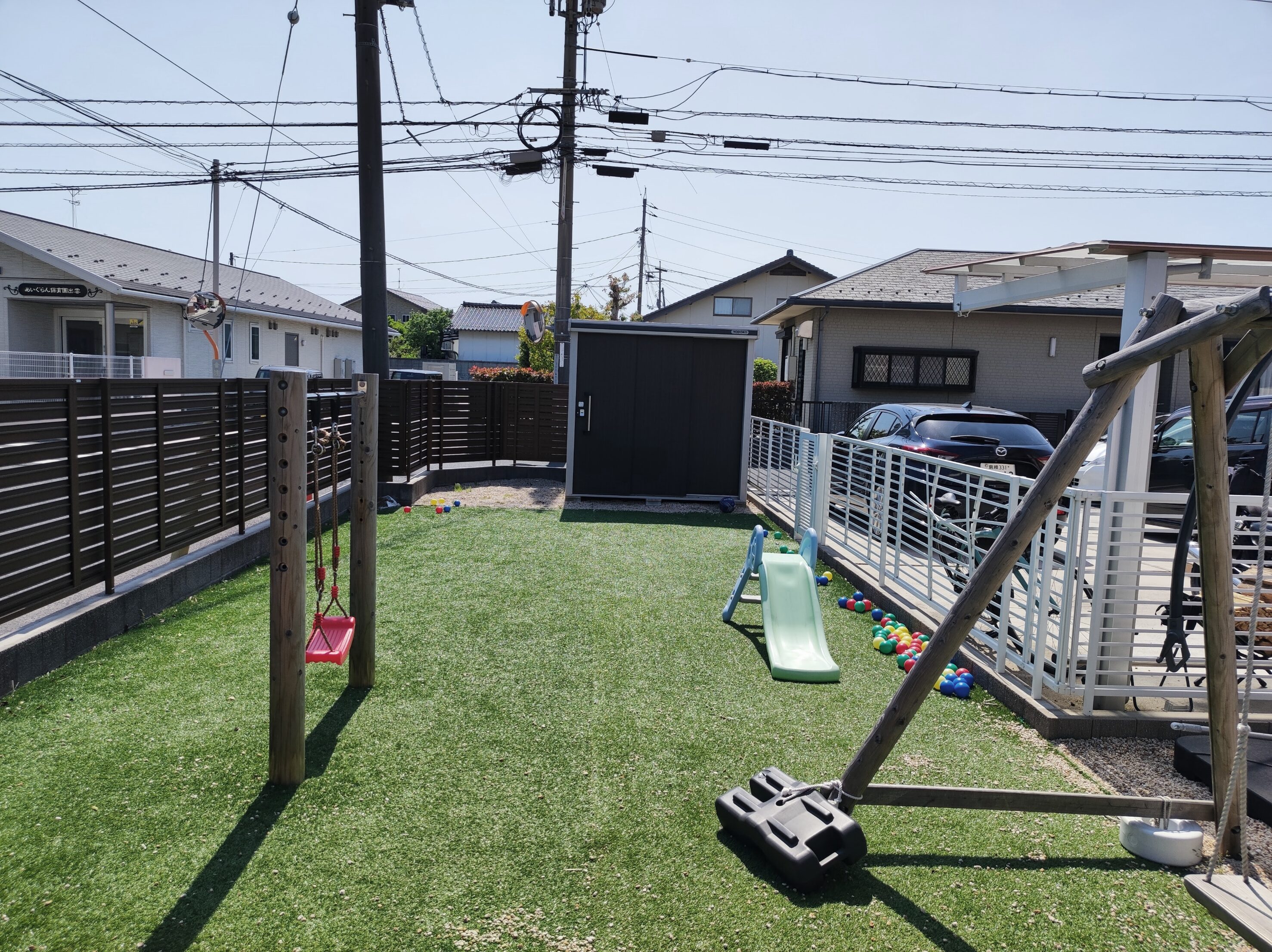 松江市 外構工事 子供が遊べる庭のブランコと人工芝スペース