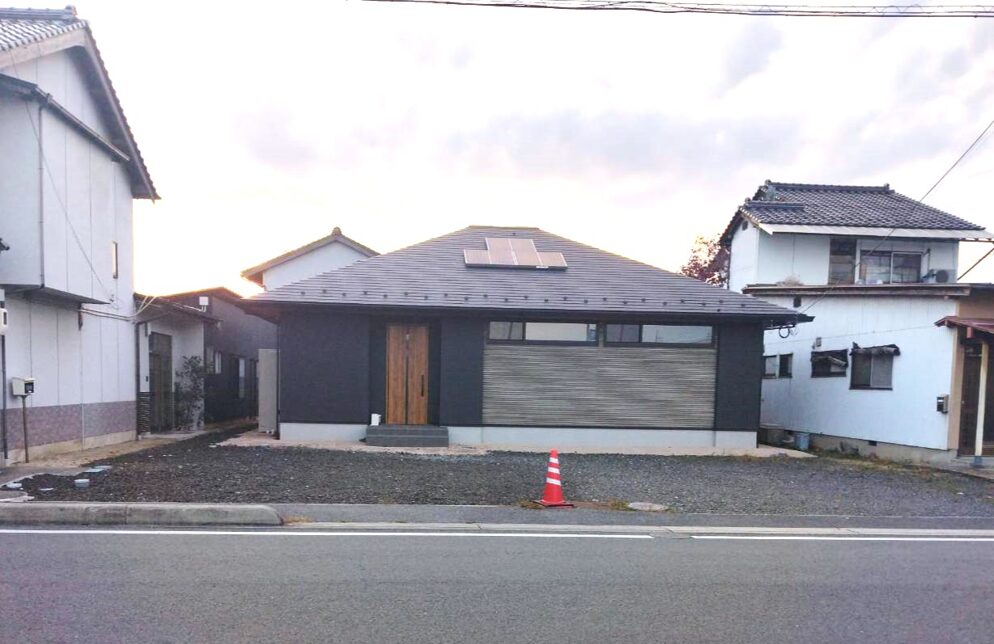 松江市 外構リフォーム 施工前の庭と駐車場の様子