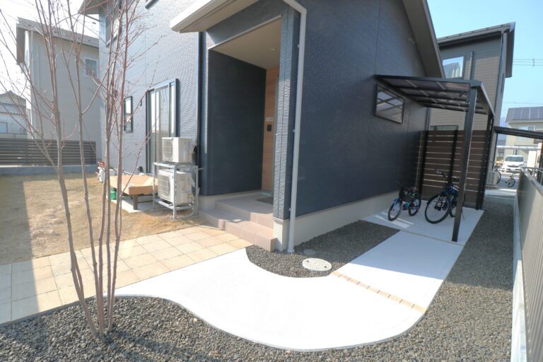 松江市 サイクルポート設置工事 シンプルで使いやすいデザイン