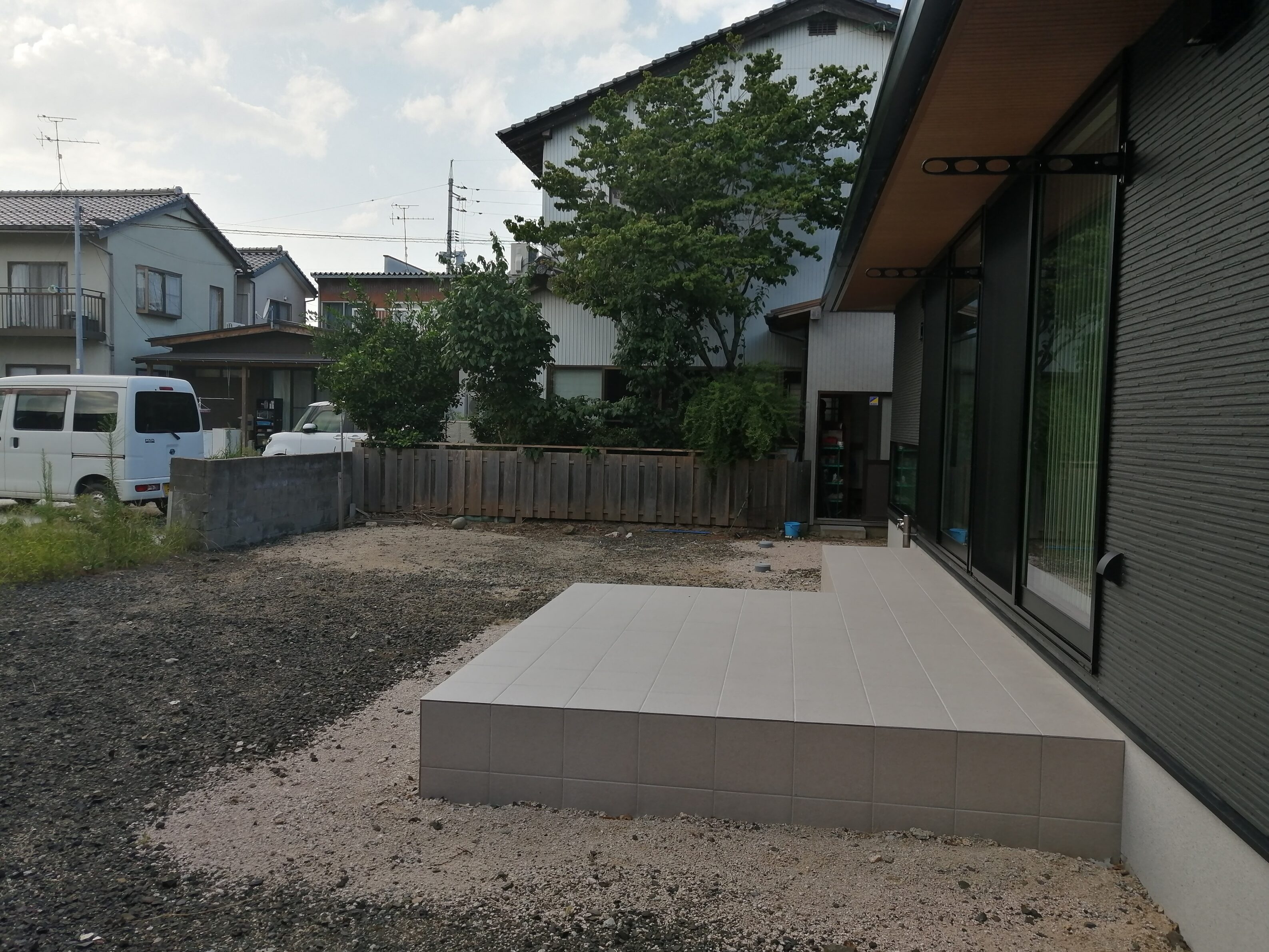 松江市 外構リフォーム 施工前の庭と駐車場の様子