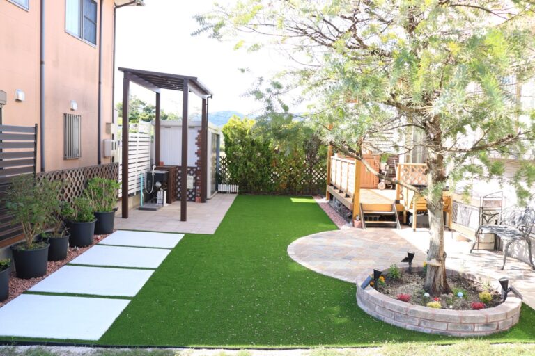 松江市の住宅で子どもが安心して遊べる人工芝の庭施工例