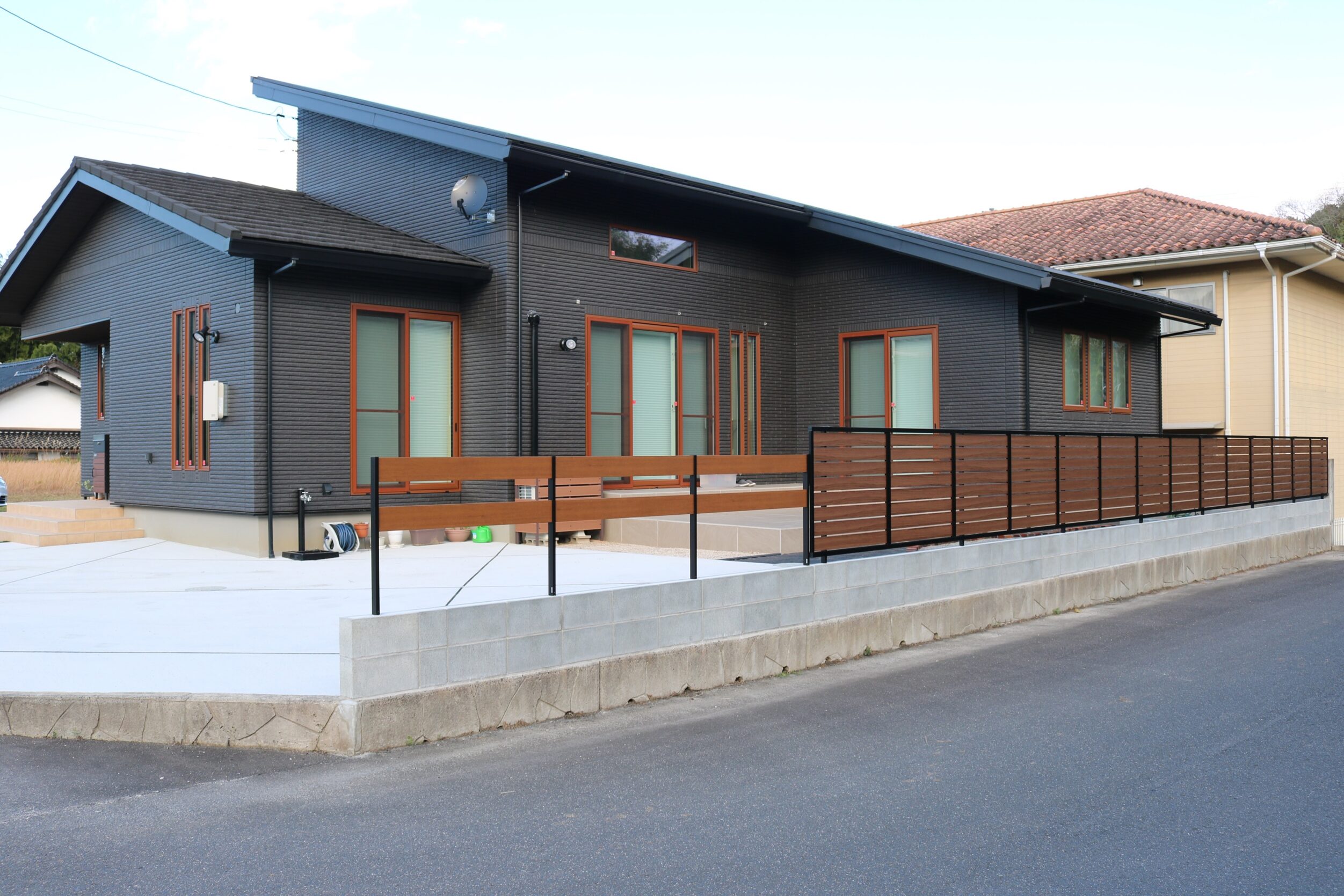 松江市 外構リフォーム デザインと安全性を両立したフェンス