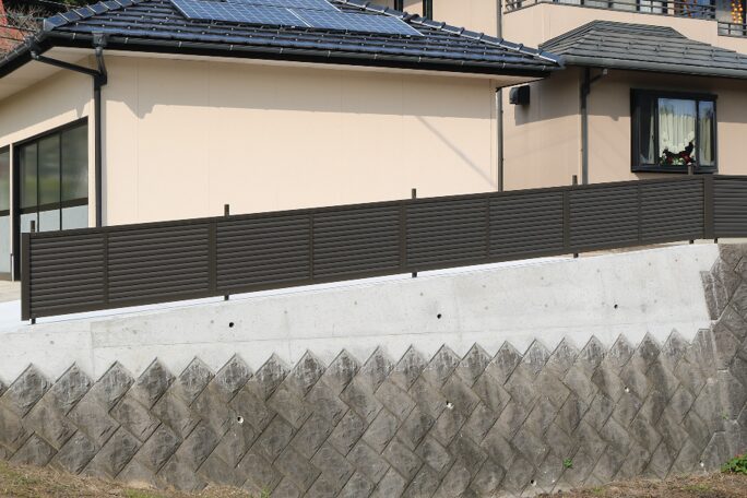 松江市 外構工事 安全性を高めた塀とフェンスの施工後