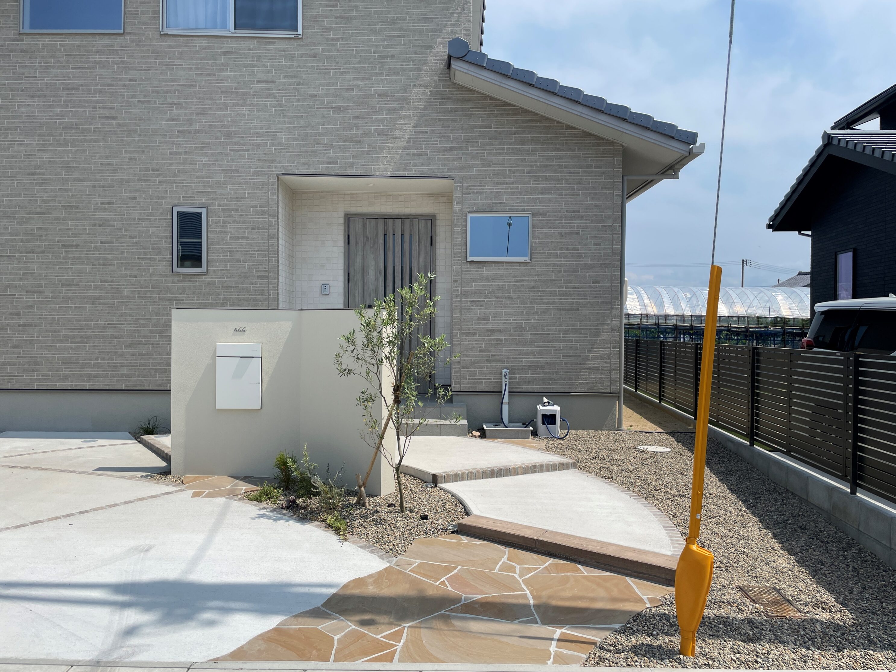 松江市 外構施工 門まわりと駐車スペースの外構事例