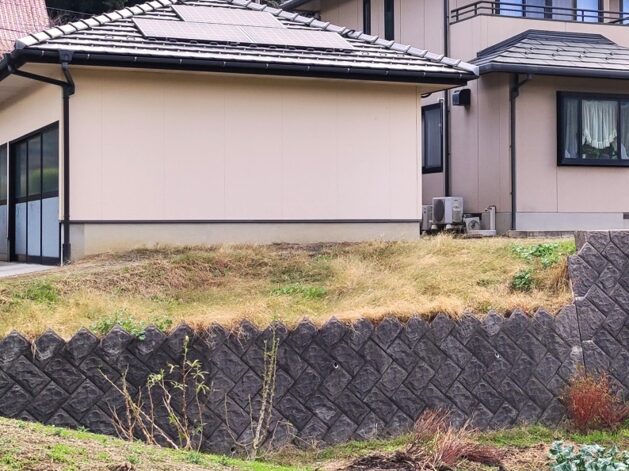 松江市 外構リフォーム 危険な急傾斜地の施工前の様子