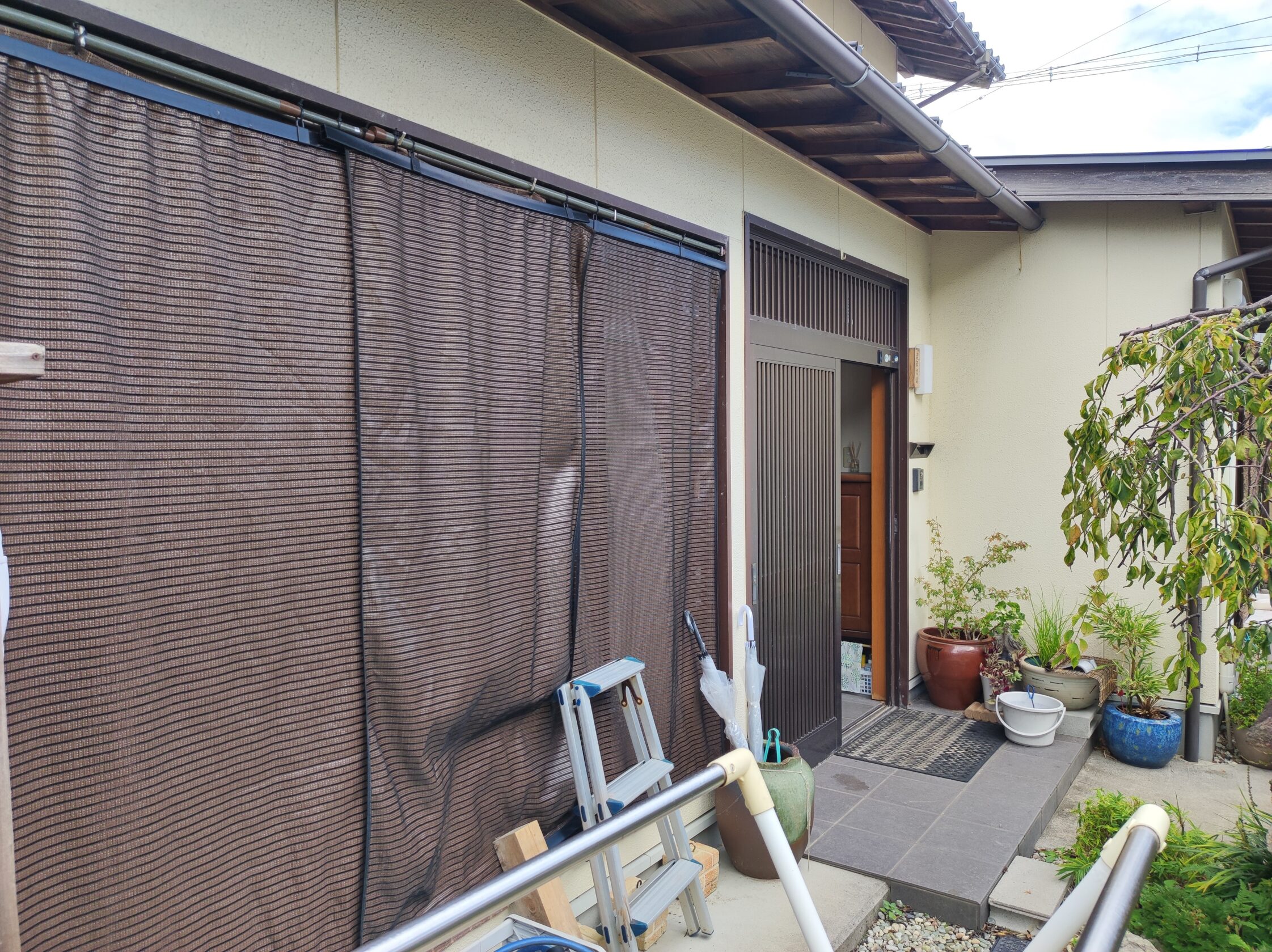 松江市 外構リフォーム 雨の日に不便な工事前の屋外スペース