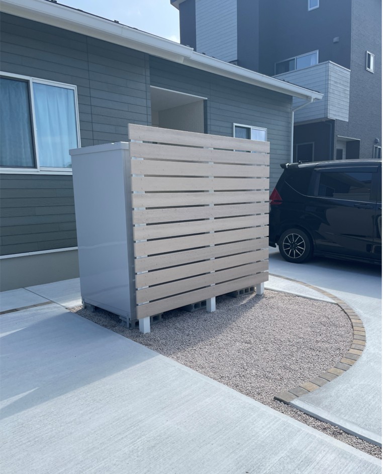 松江市 木目調フェンス付き駐輪場 外構施工事例