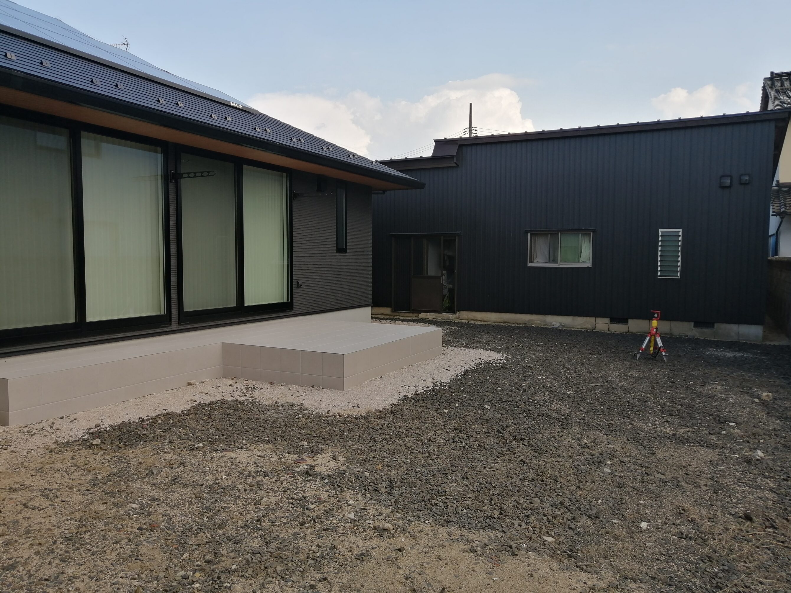 松江市 外構リフォーム 施工前の庭と駐車場の様子