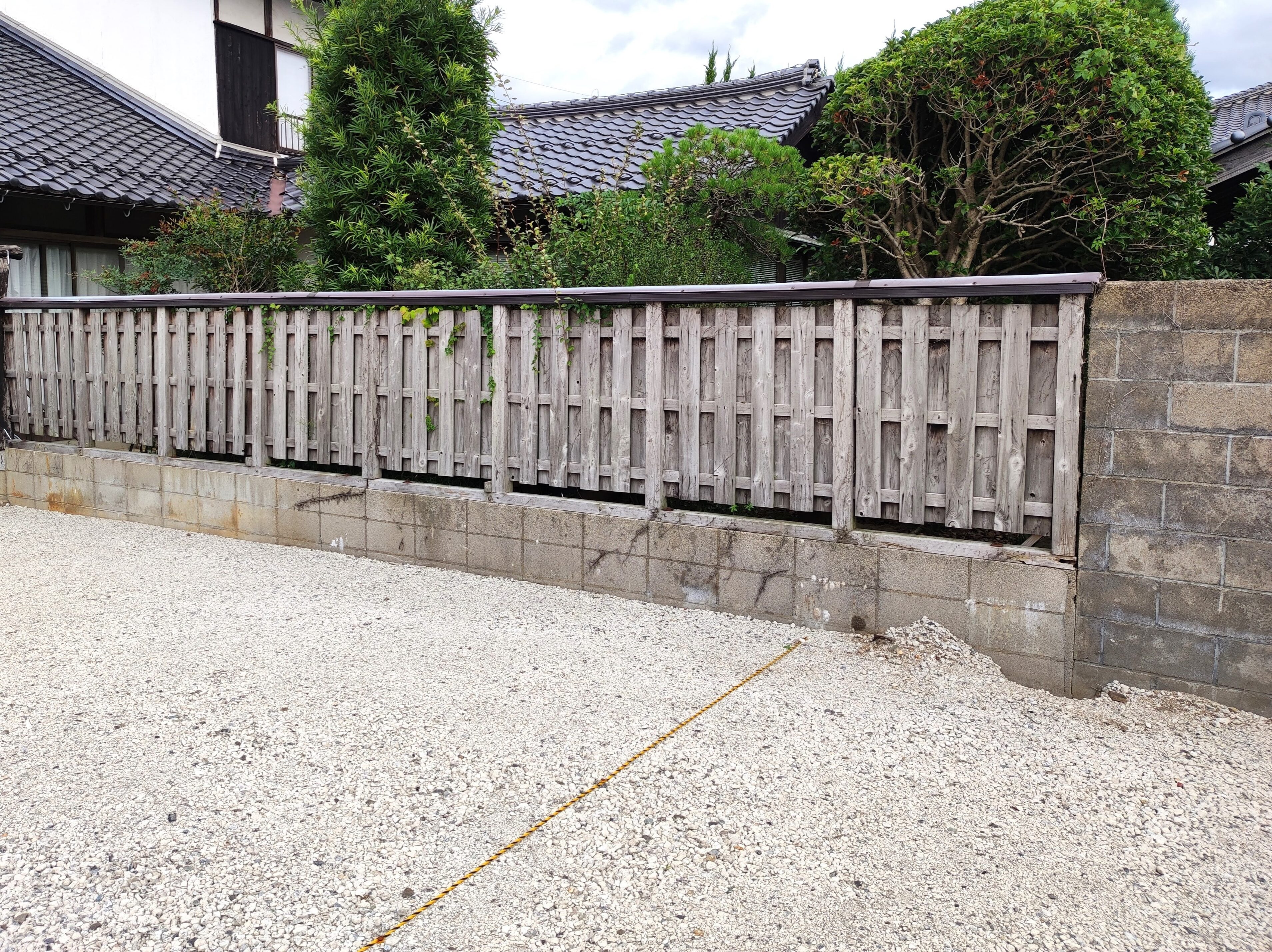 松江市 外構リフォーム 倒壊の危険がある老朽化した木製フェンス