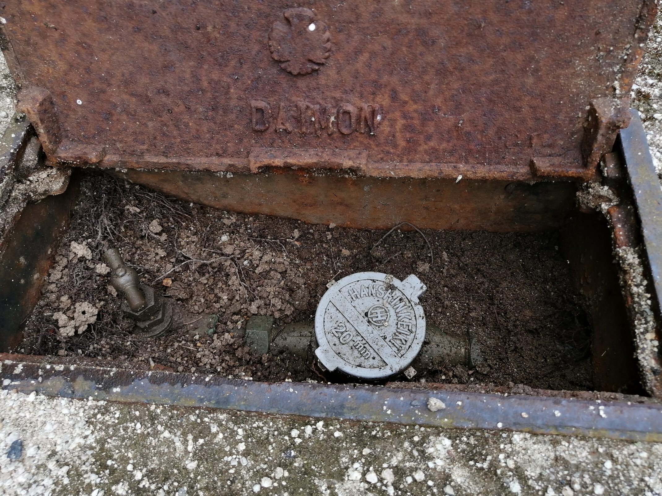 松江市 外構リフォーム 段差があり通行しにくいアプローチ