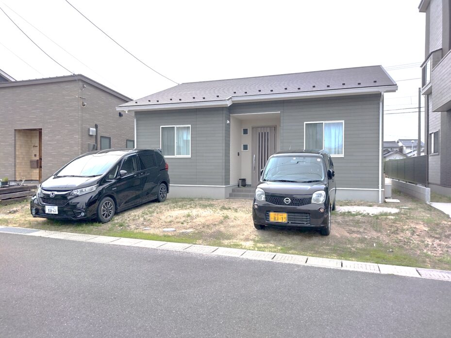 松江市 外構リフォーム 施工前の庭と駐車場の写真